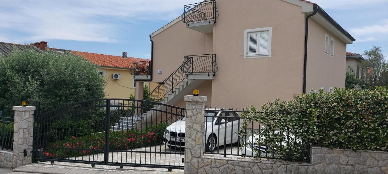 Apartmani Tomislav Krk Town Exterior photo